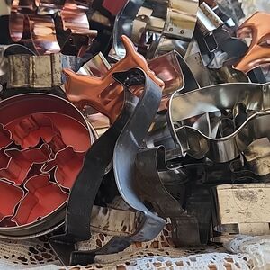 Lot Of Animal & Bird Cookie Cutters Vintage To Modern All Metal